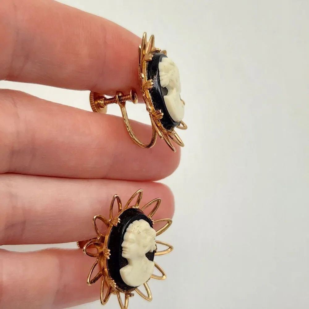 Vintage Mid-Century Sunburst Cameo Brooch & Screw-Back Earring Set Gold Tone